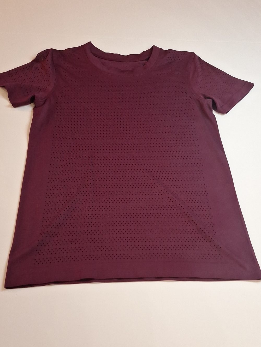 #955 Lululemon Tshirt Approximate size 4